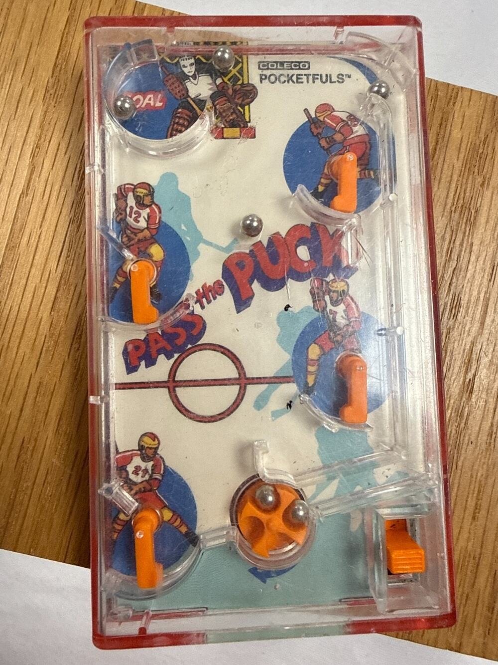 Vintage Coleco Pocketfuls Pass The Puck Hockey Game 1987 Tomy Handheld Toy